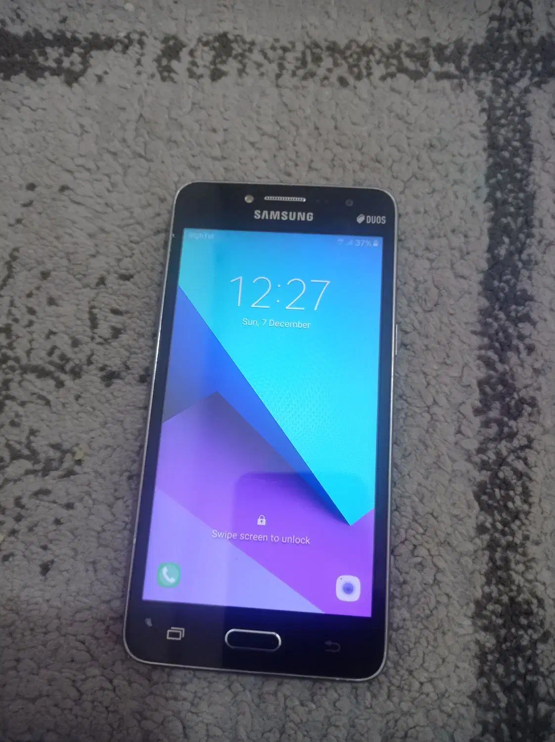 یک گوشی سامسونگ|موبایل|ابریشم, |دیوار