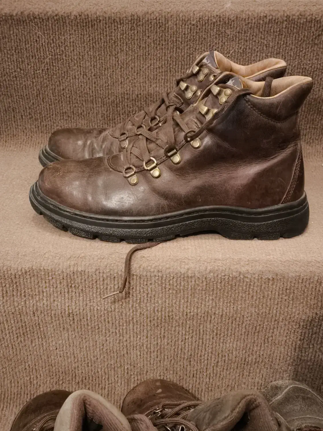 ۴جفت بوت کوهنوردی تیمبرلند۴۱ و مرل ۴۴ونیم اسولو۴۶|کیف، کفش، کمربند|همدان, |دیوار