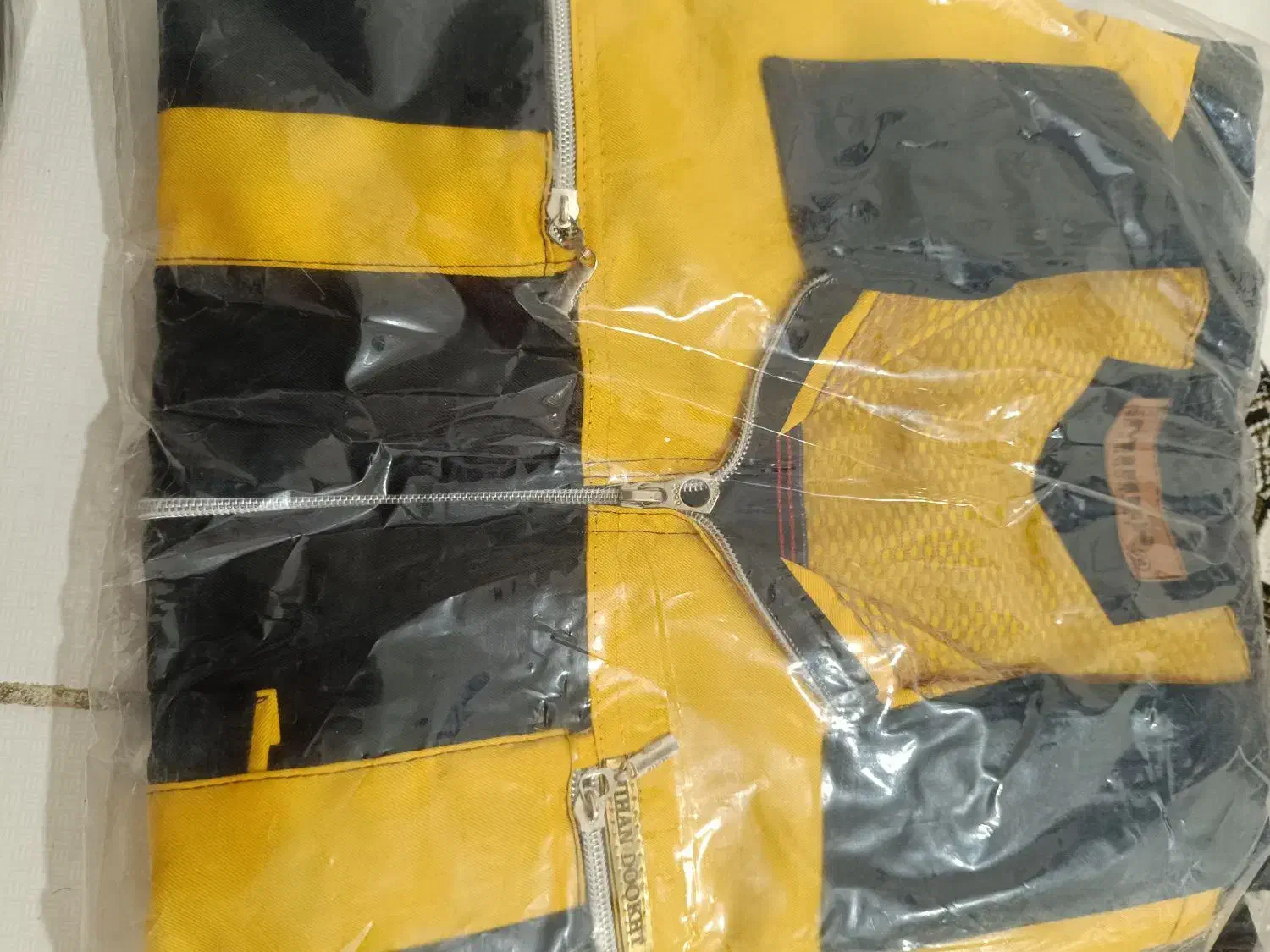 لباس وکفش کار|لباس|صدرا-فارس, فاز ۱|دیوار