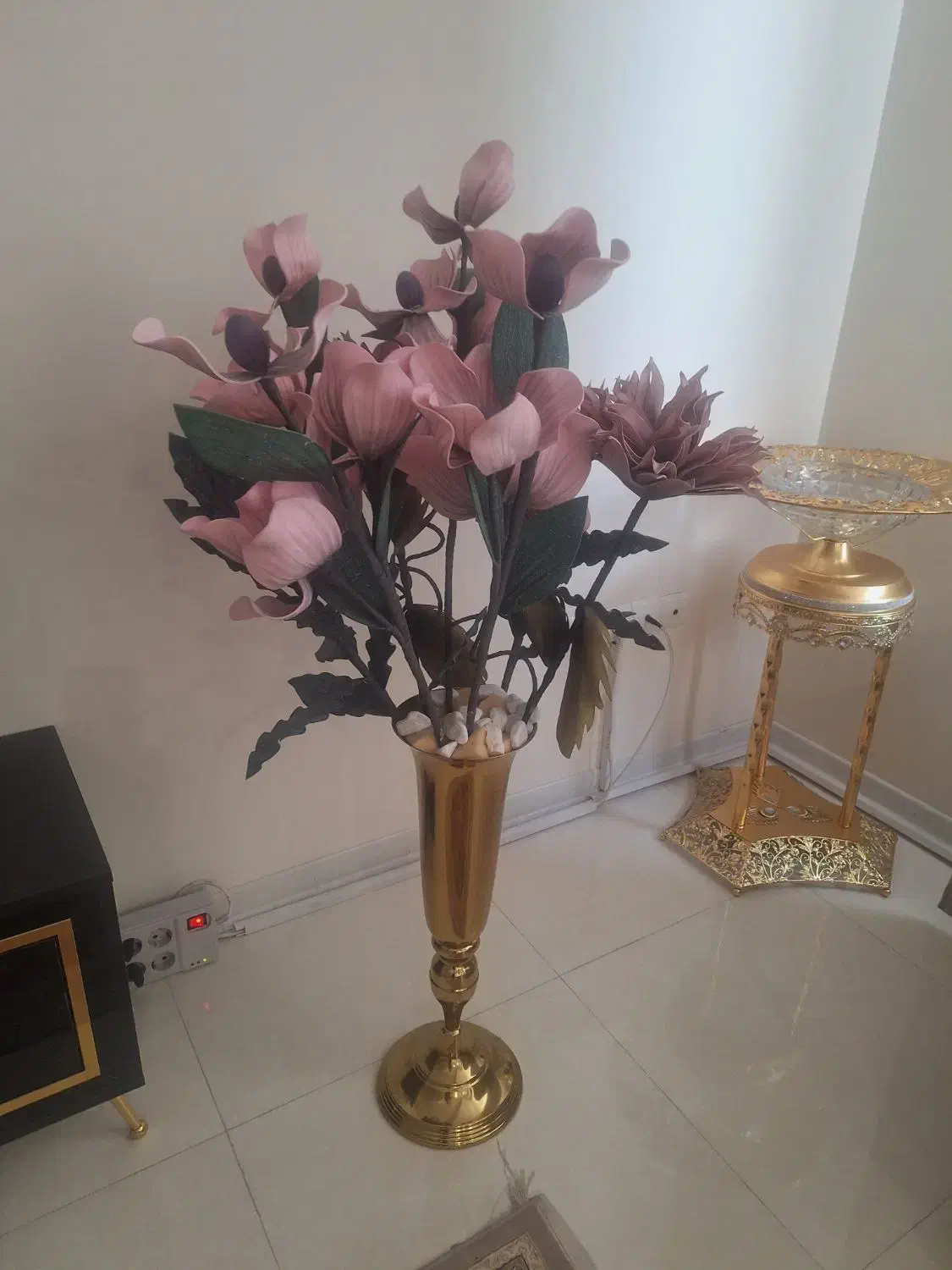 گلدان طلایی استیل همراه گل|صنایع دستی و سایر لوازم تزئینی|تهران, زرکش|دیوار