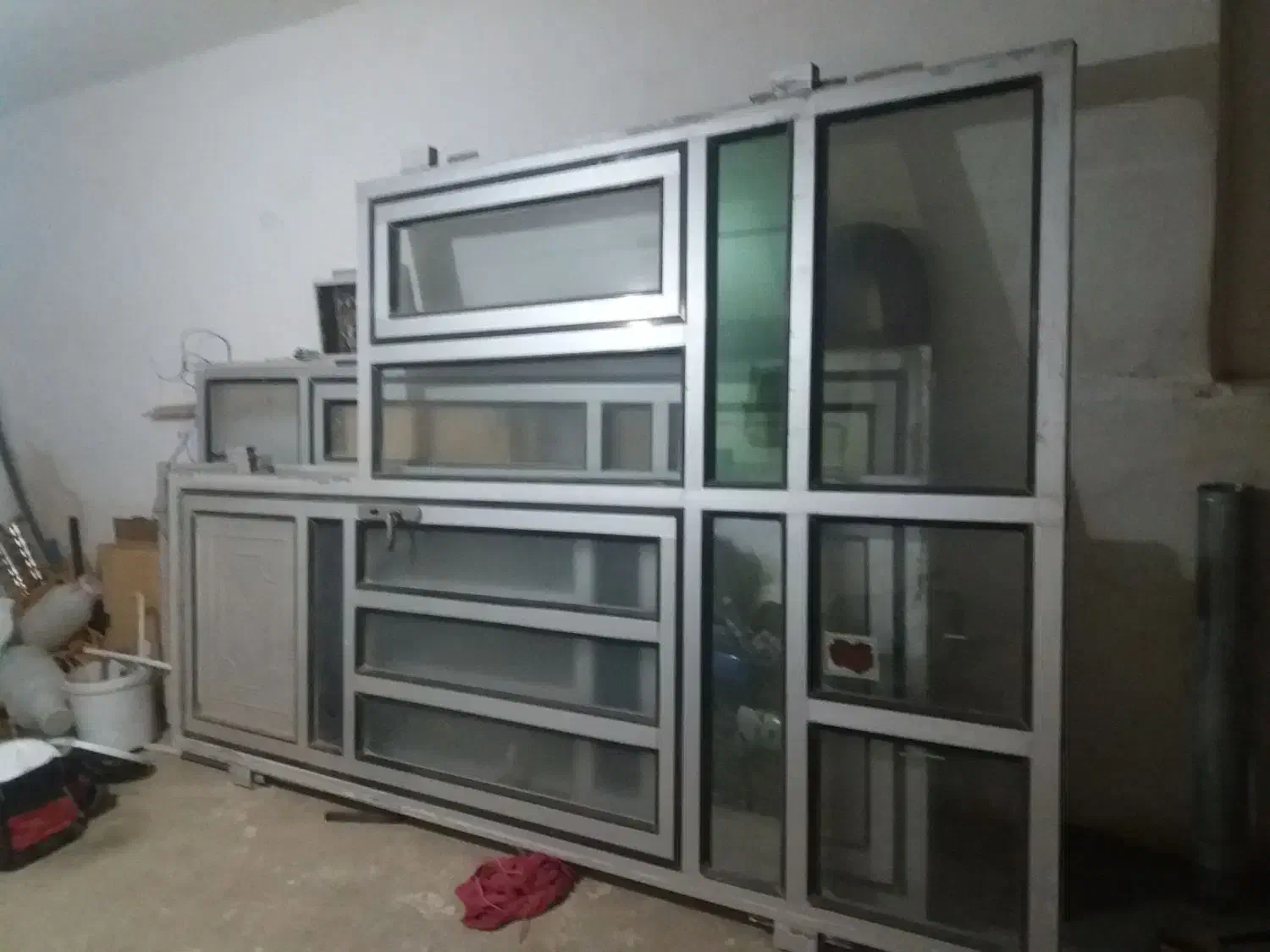 درب و پنجره آلومینیومی کارکرده تمیز جنس خوب|مصالح و تجهیزات ساختمان|کلاله, |دیوار