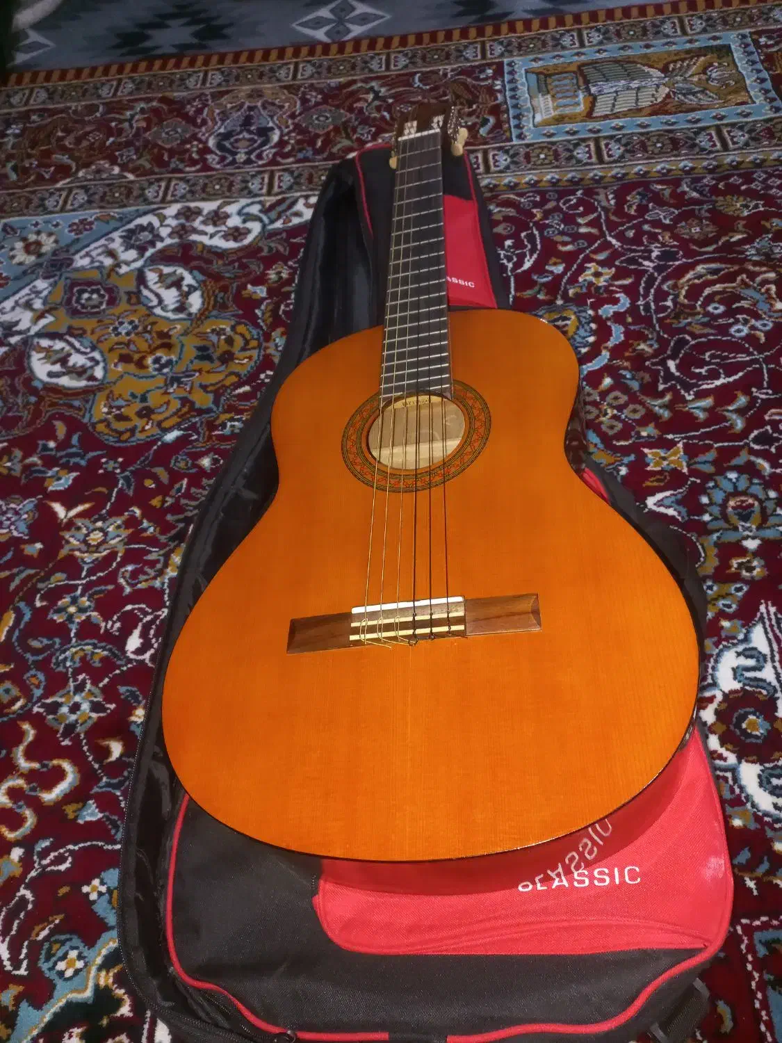 گیتار یاماها C40|گیتار، بیس، امپلیفایر|بروجرد, |دیوار