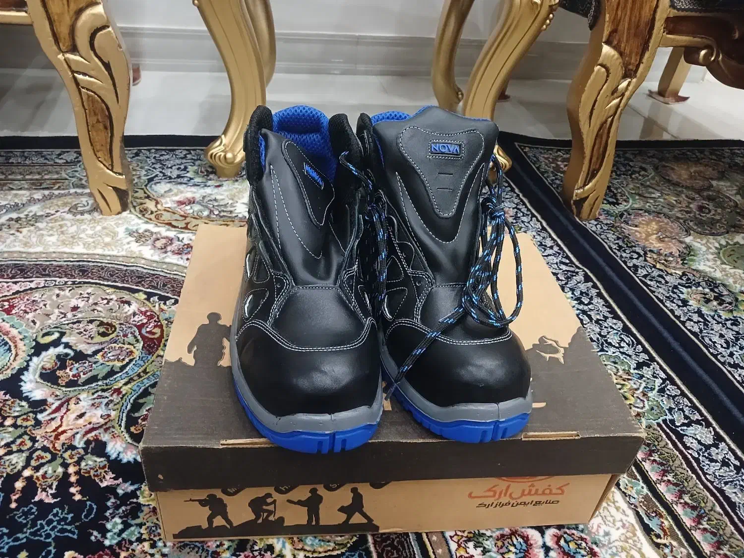 کفش ایمنی کار|کیف، کفش، کمربند|اشتهارد, |دیوار