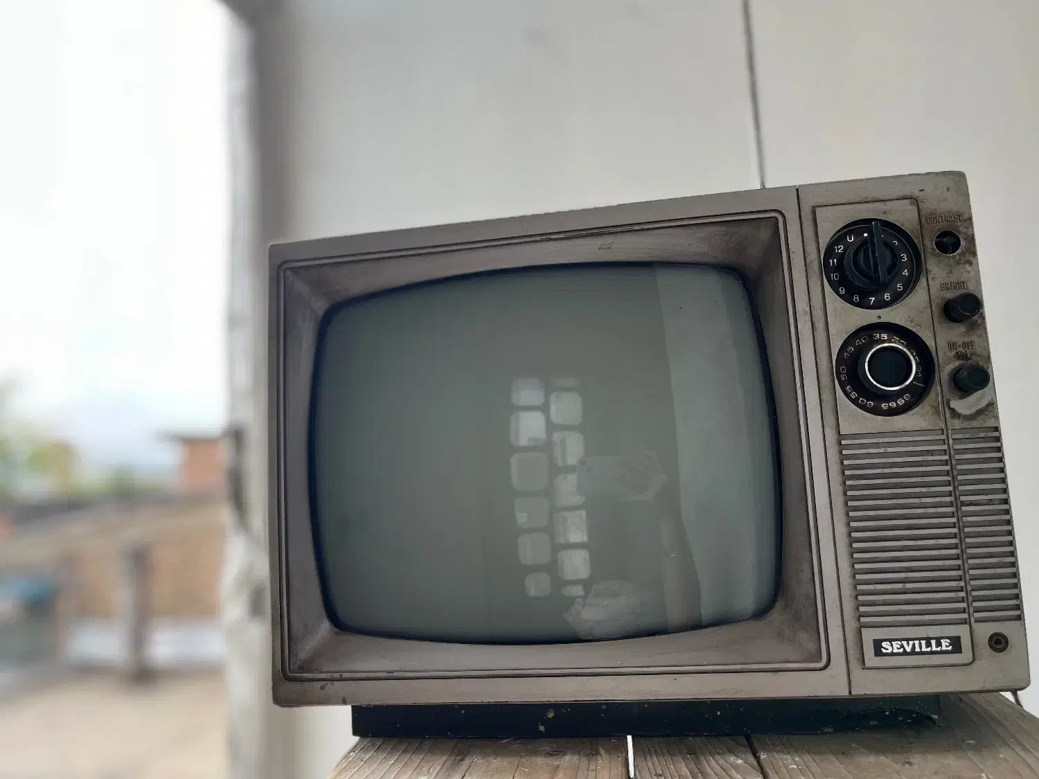 تلویزیون آنتیک قدیمی سویل کره|کلکسیون اشیاء عتیقه|ساری, |دیوار