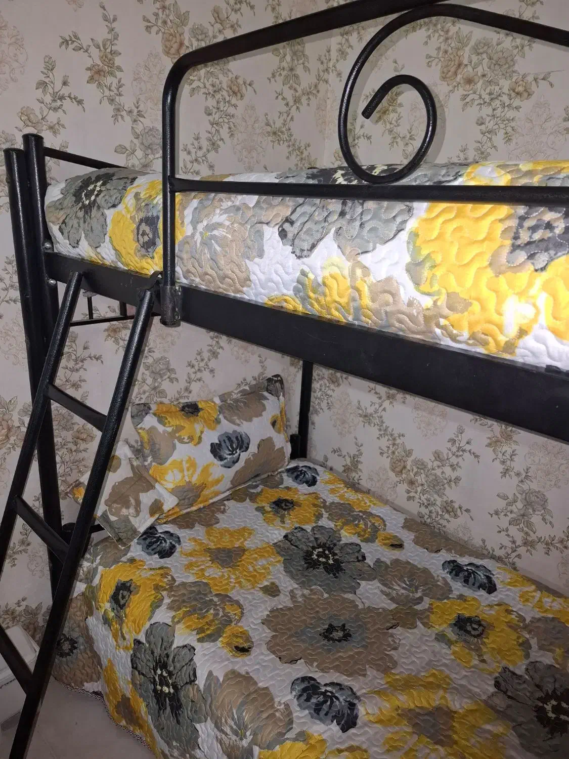 تخت دو طبقه فلزی با تشک پلاستیک شده|تخت و سرویس خواب|مشهد, الهیه|دیوار