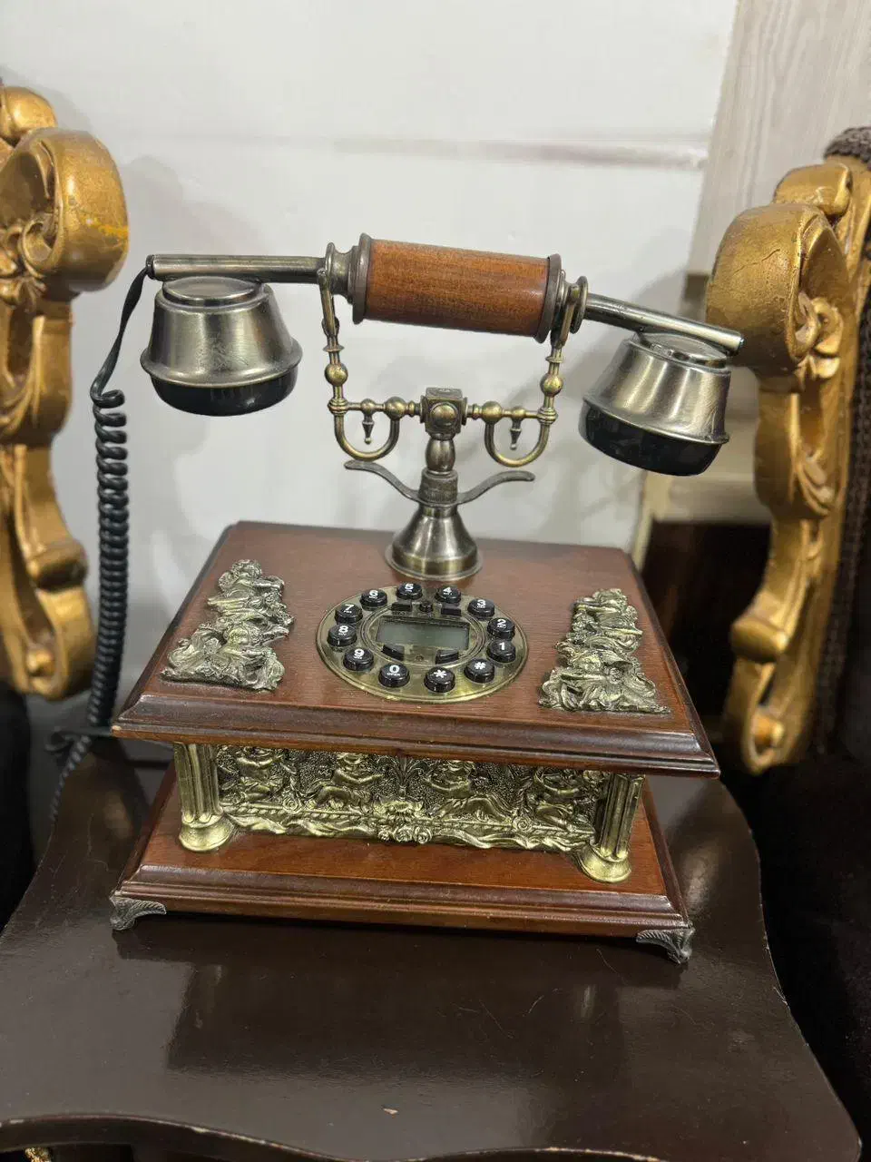 تلفن و میز تلفن کاملا سالم قیمت مناسب|تلفن رومیزی|رشت, حمیدیان|دیوار