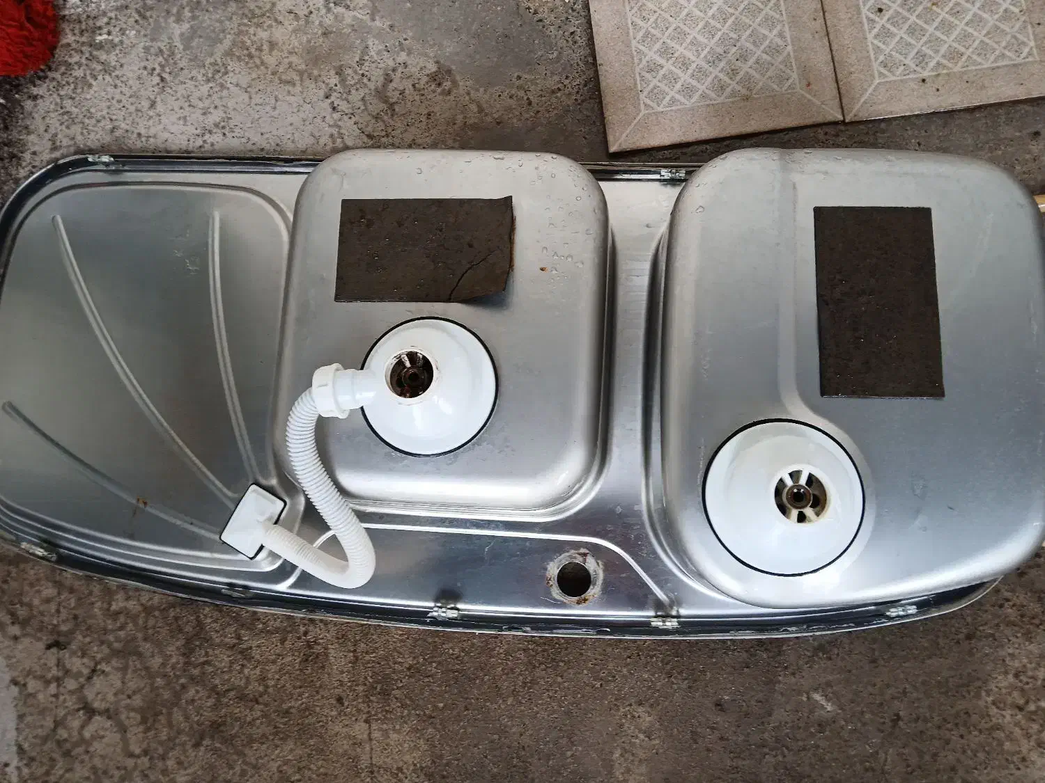 سینک اخوان|آب‌چکان و نظم‌دهنده ظروف|سنگر, |دیوار