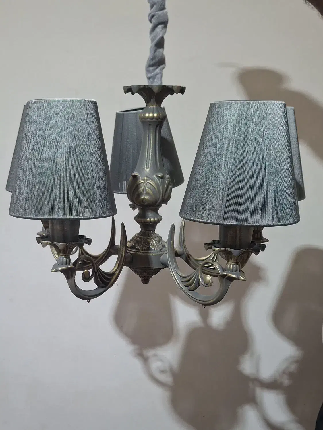 لوستر پنج شاخه المینیومی رنگ طوسی پتینه|لوستر و چراغ آویز|مشهد, شهرک شیرین|دیوار