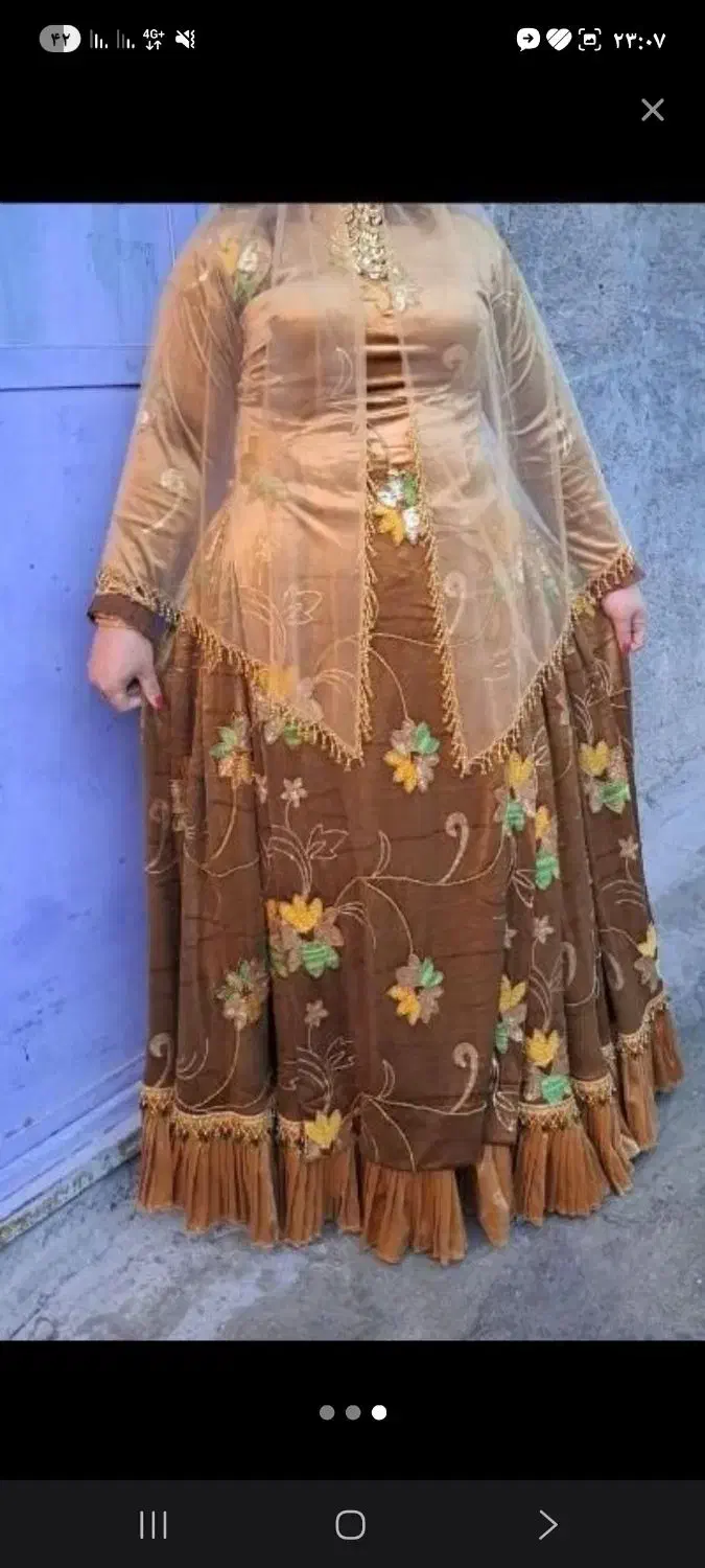 لباس محلی شیک فقط یه بارپوشیده شده|لباس|لردگان, |دیوار