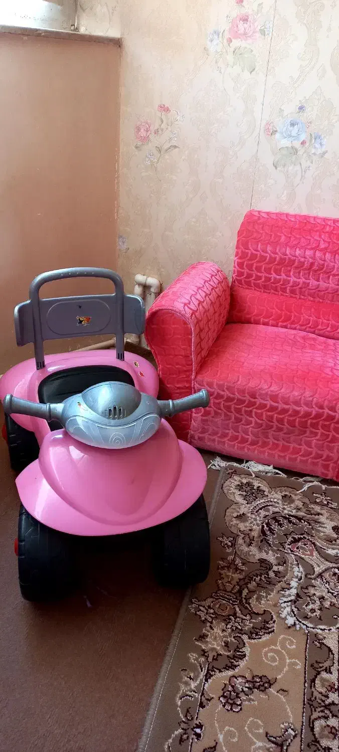 یک عددماشین سواری کودک ومبل|اسباب‌بازی بچه|شیروان (خراسان), |دیوار