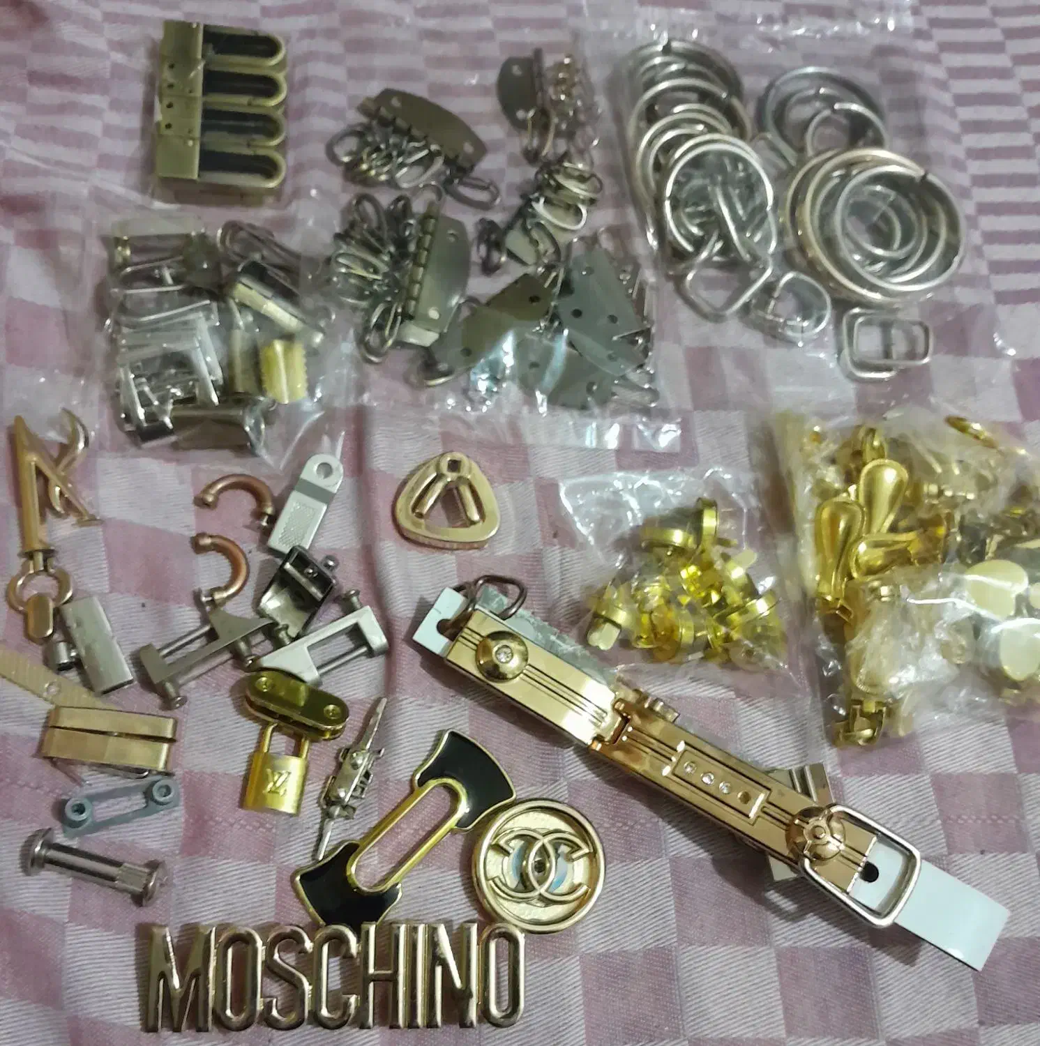 مقداری یراق برای کیف وکوله پشتی باکیفیت بالا|کیف، کفش، کمربند|اصفهان, پوریای ولی|دیوار