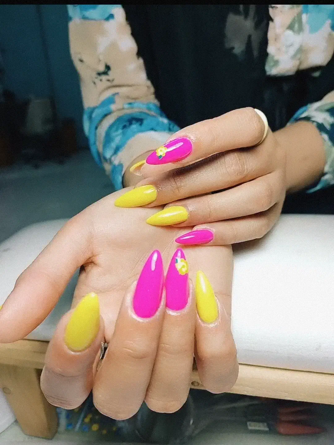 خدمات کاشت ناخن ترمیم ناخن کار با تخفیف ویژه|خدمات آرایشگری و زیبایی|شیراز, شهرک فرهنگیان|دیوار