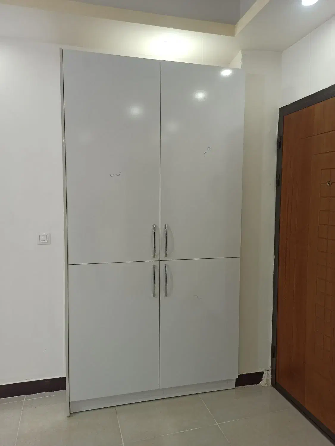 فروش فروی به دلیل کمبود فضا|جاکفشی، کمد، دراور|رشت, باهنر|دیوار