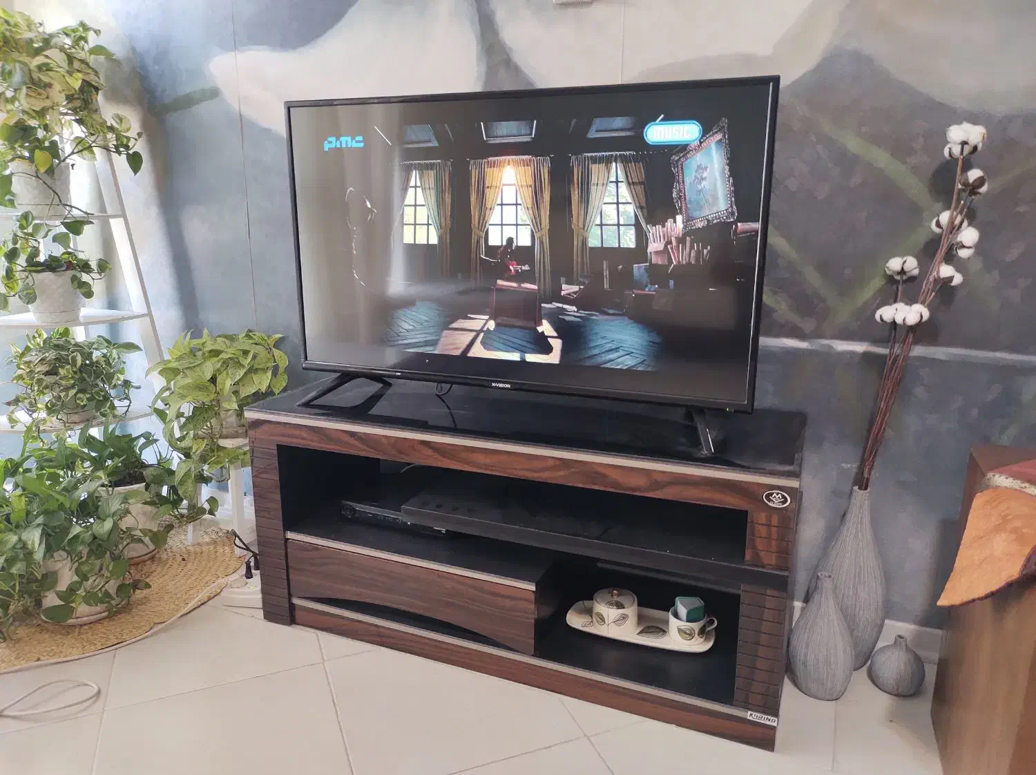 تلویزیون ایکس ویژن XK570 مدل 43 اینچ بهمراه میز|تلویزیون و پروژکتور|قزوین, |دیوار