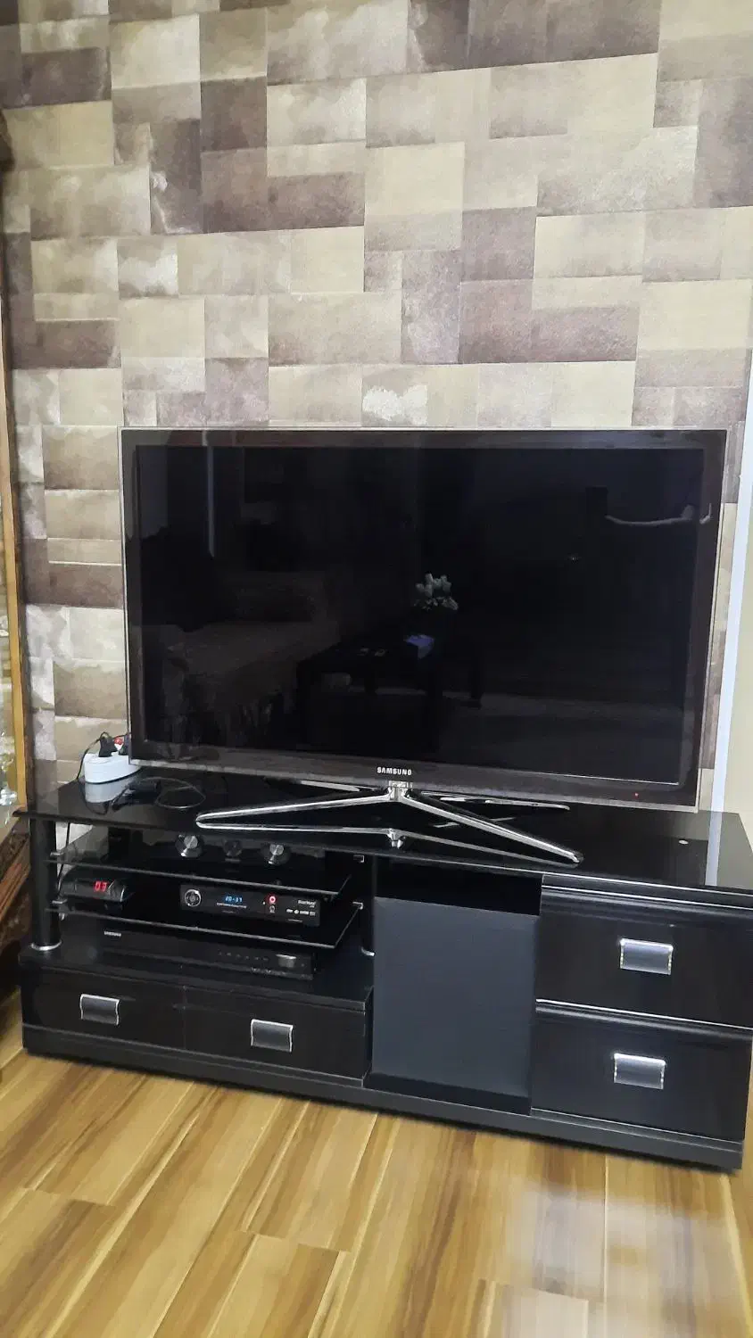 تلویزیون سامسونگ ۴۶ اینچ و سینمای خانگی|تلویزیون و پروژکتور|تبریز, |دیوار