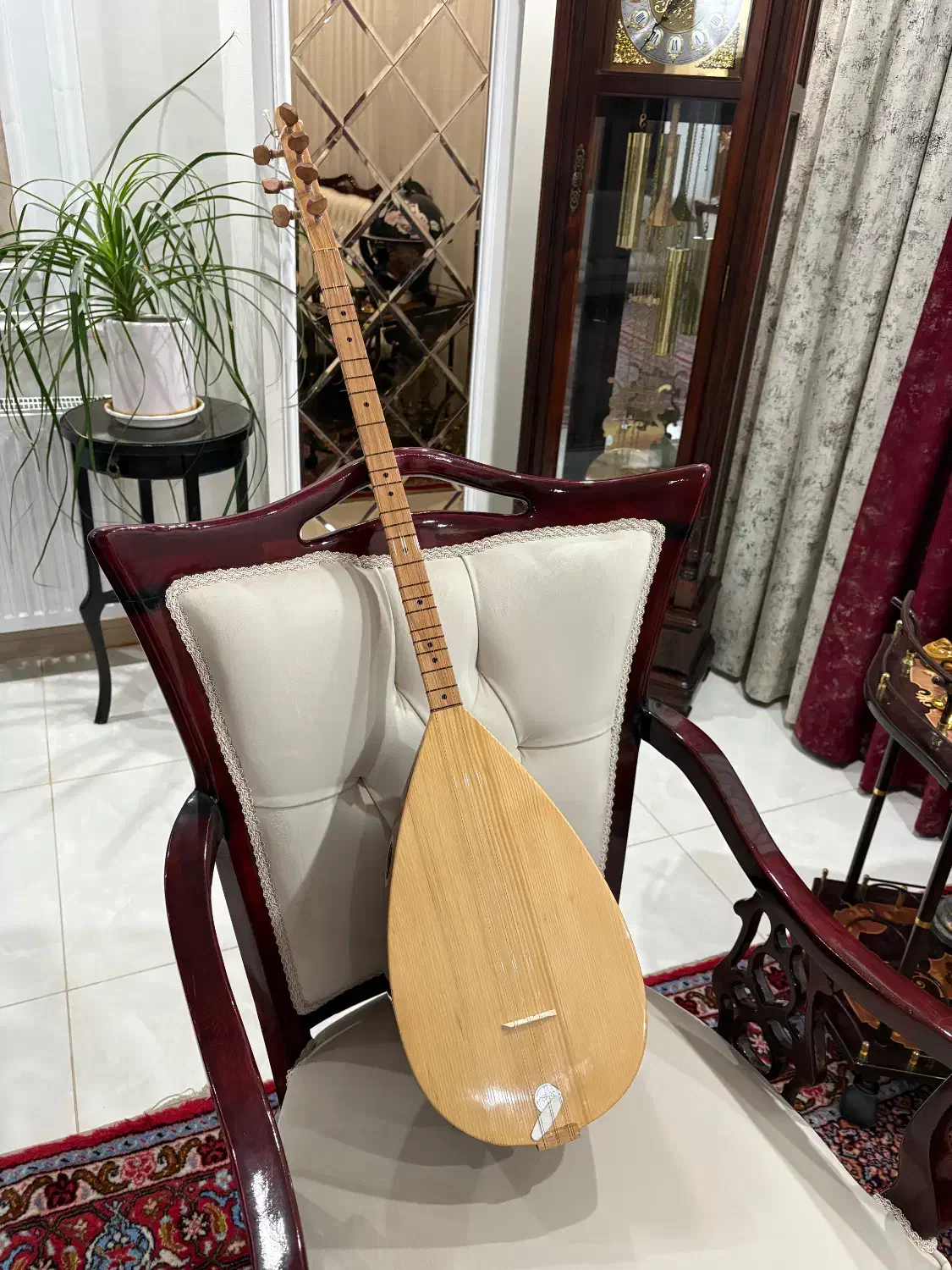 دیوان بزرگسال و کودک|سازهای سنتی|سنندج, |دیوار