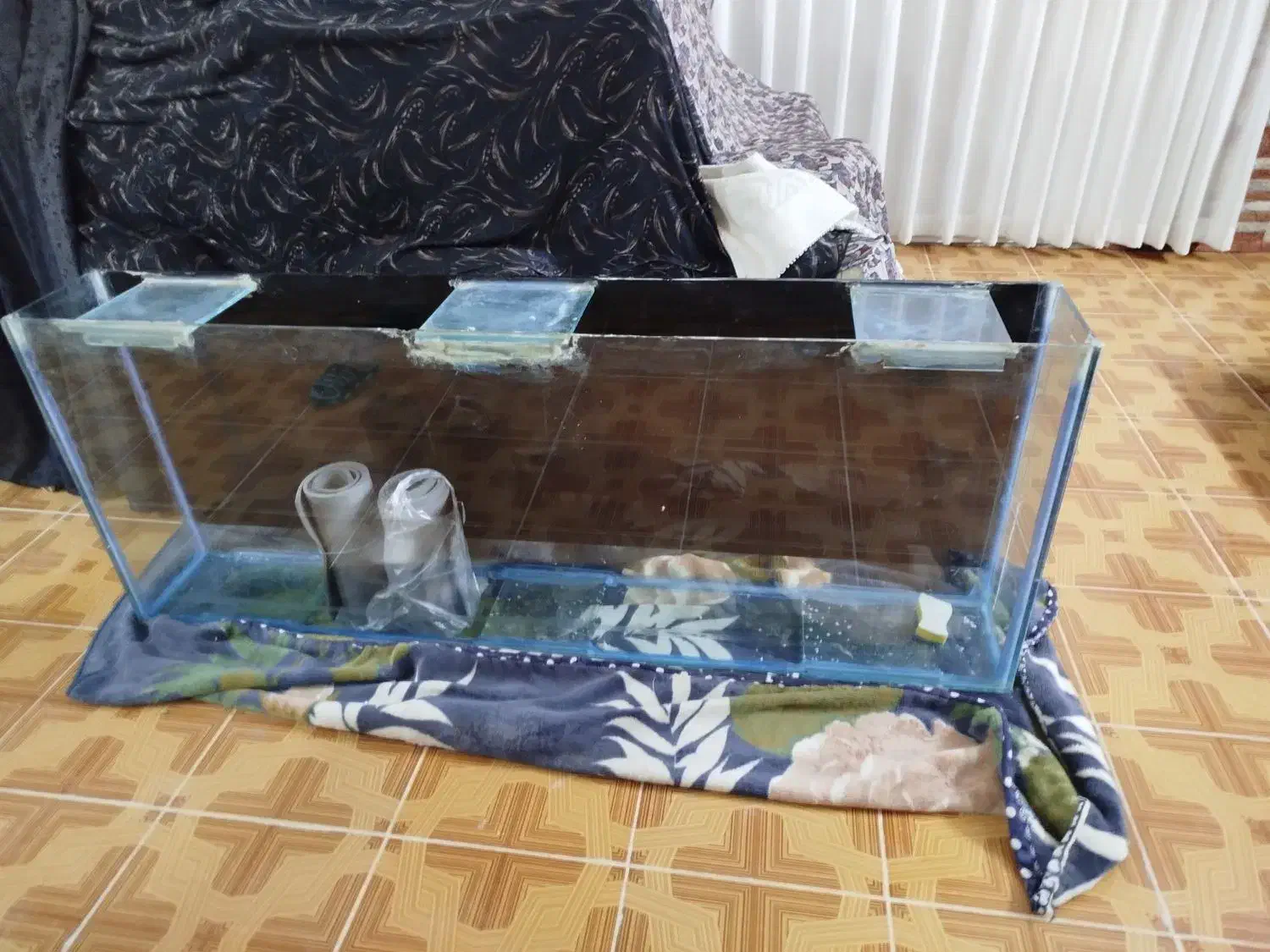 آکواریوم بزرگ شیشه 10میل سالم|ماهی|قم, نیروگاه|دیوار