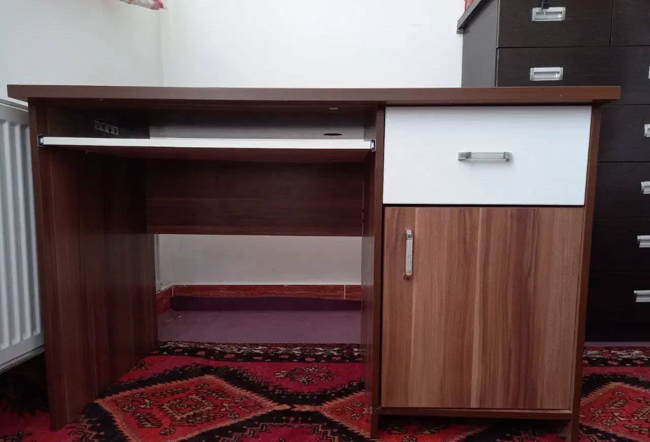 میز تحریر کاملا در حد نو|میز تحریر و کامپیوتر|میانه, |دیوار