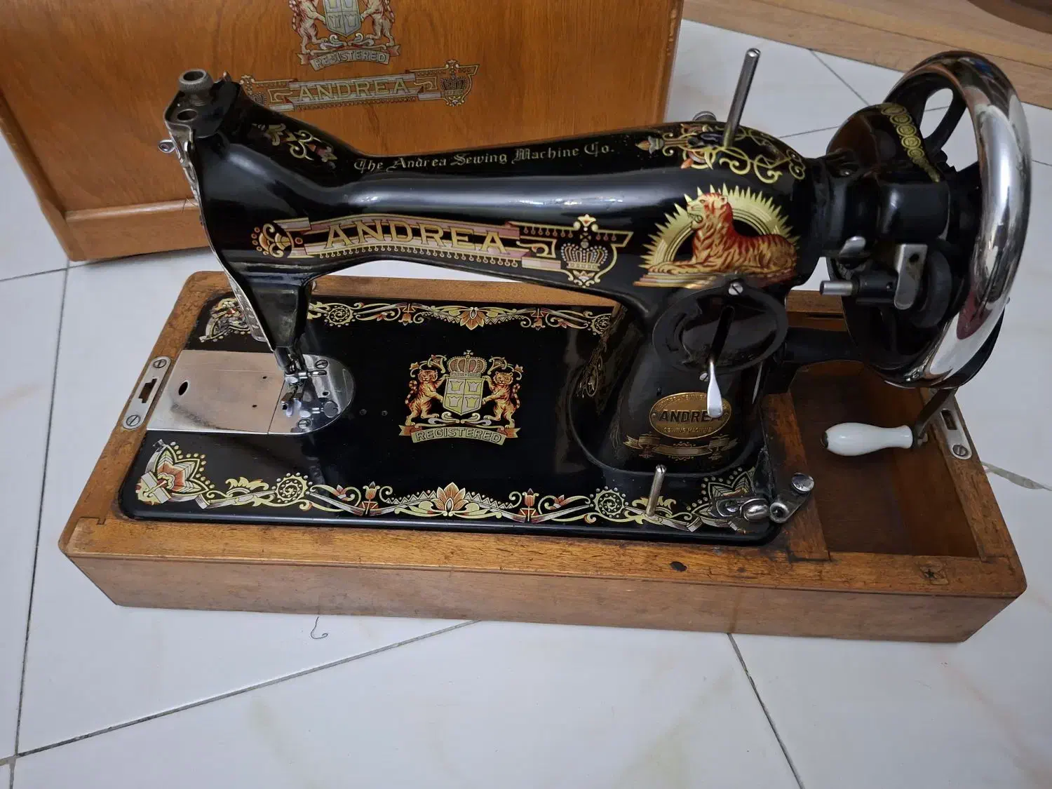 چرخ خیاطی قدیمی|کلکسیون اشیاء عتیقه|تهران, توحید|دیوار