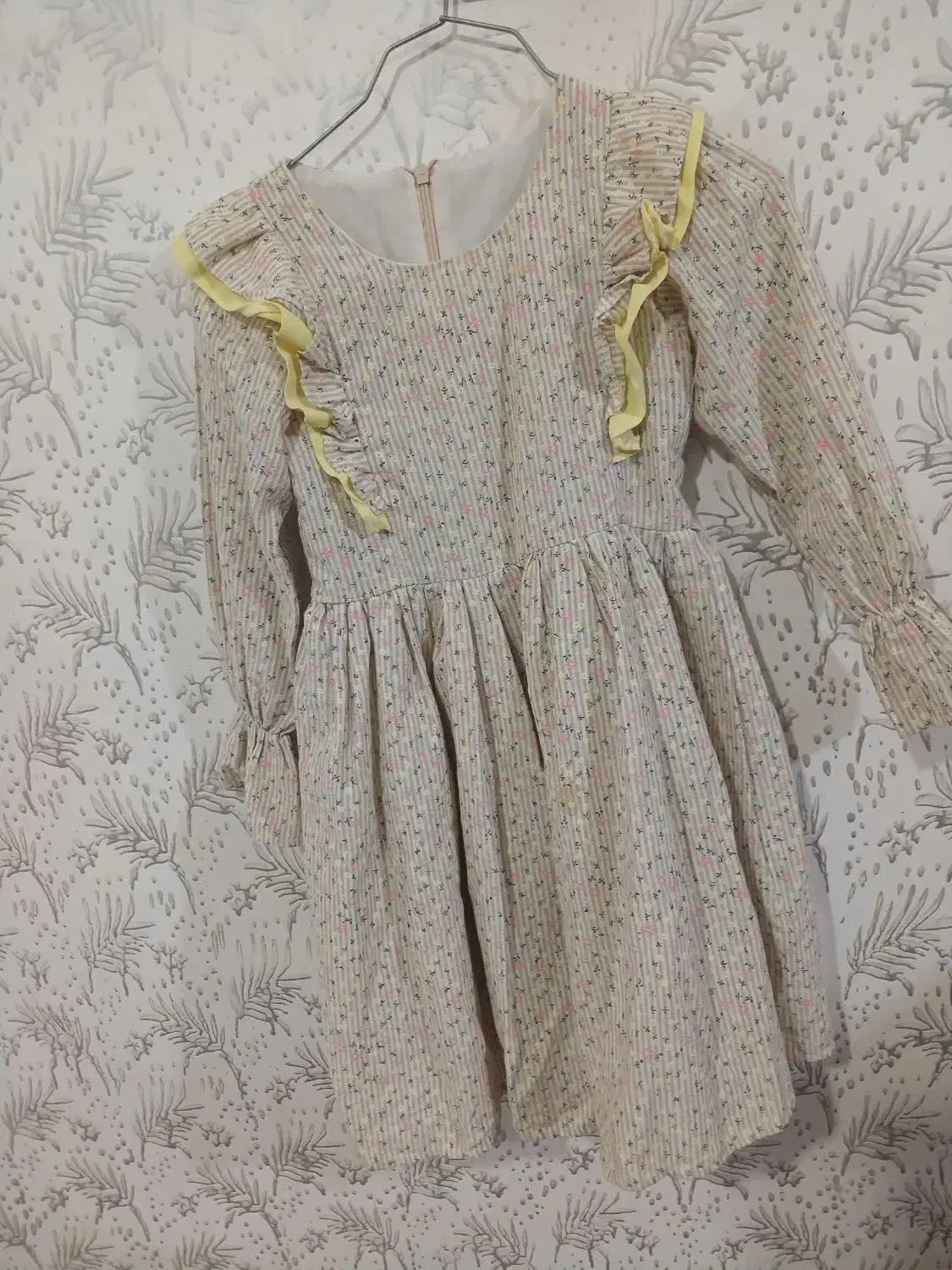 مقداری لباس در حد نو و نو|لباس|نهاوند, |دیوار