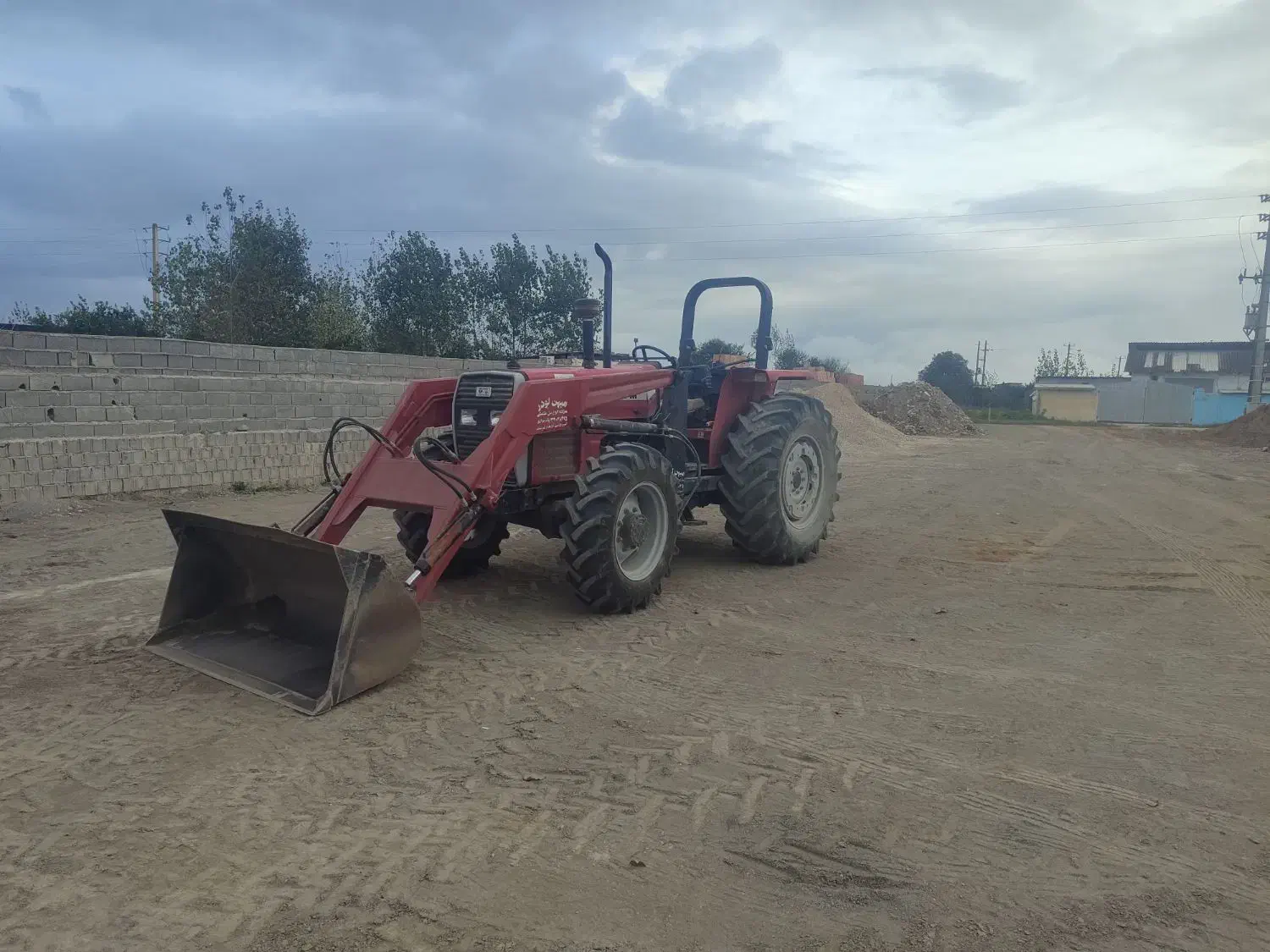 استخدام راننده تراکتور بیل دار  و نیسان کمپرسی|استخدام حمل و نقل|قائم‌شهر, |دیوار