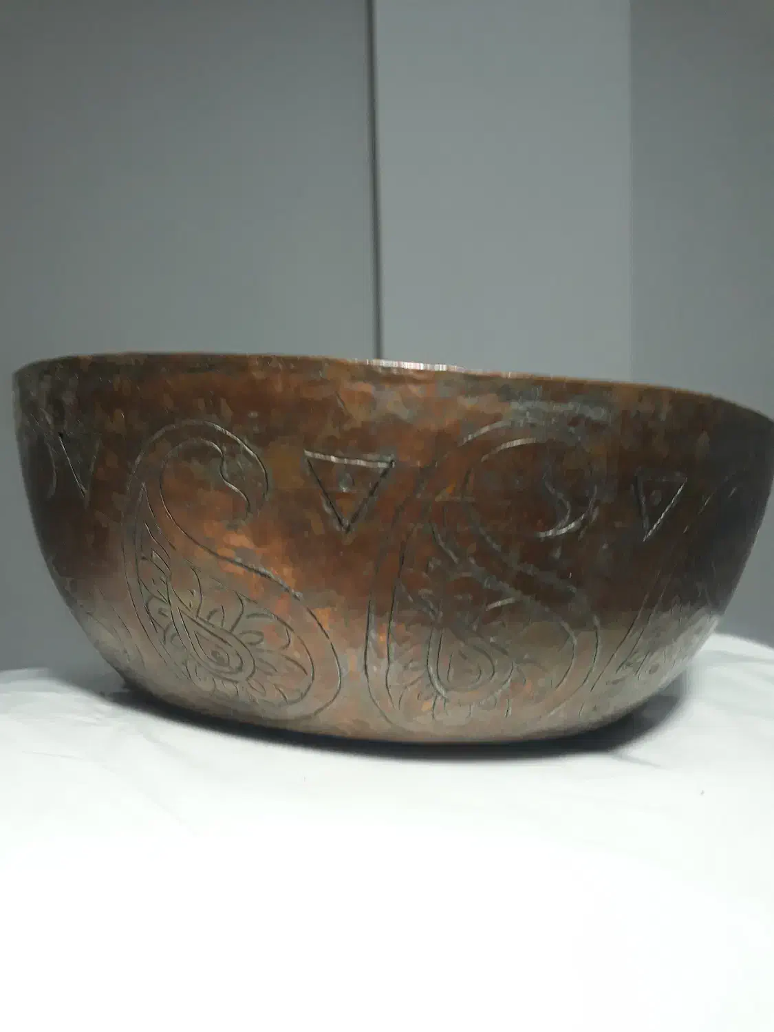 کاسه مسی|کلکسیون اشیاء عتیقه|اردبیل, |دیوار