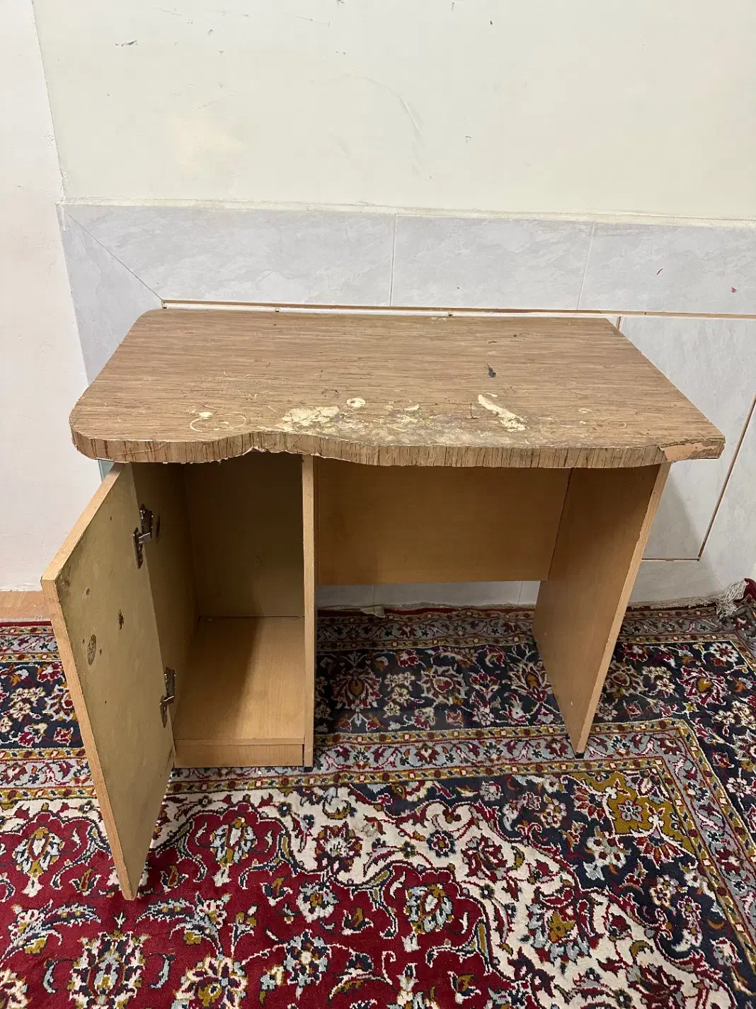 میز کار|میز تحریر و کامپیوتر|فولادشهر, B4|دیوار