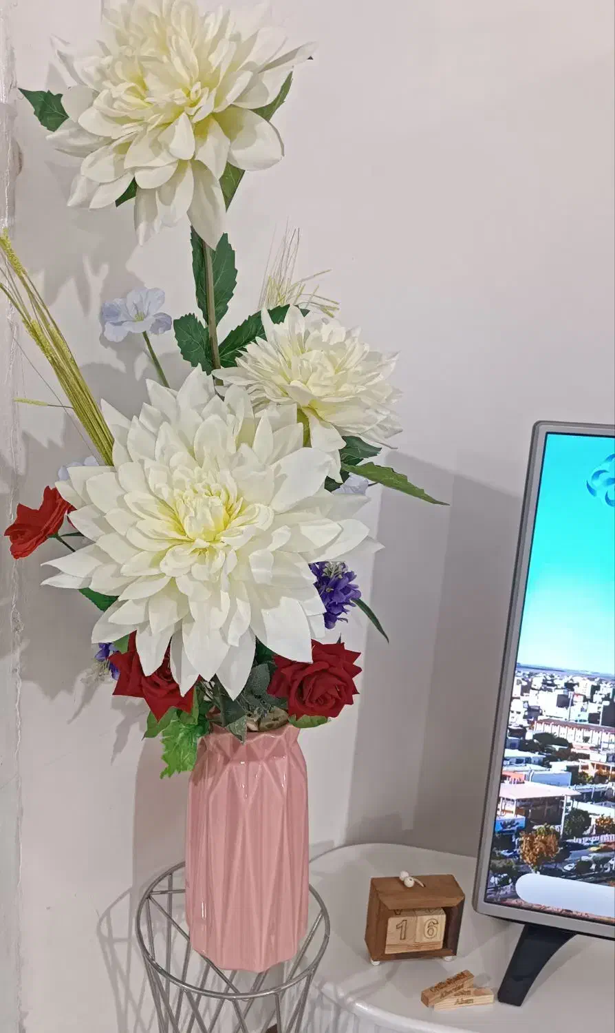 دو گل گلدان زیبا|گل مصنوعی|کوهدشت, |دیوار