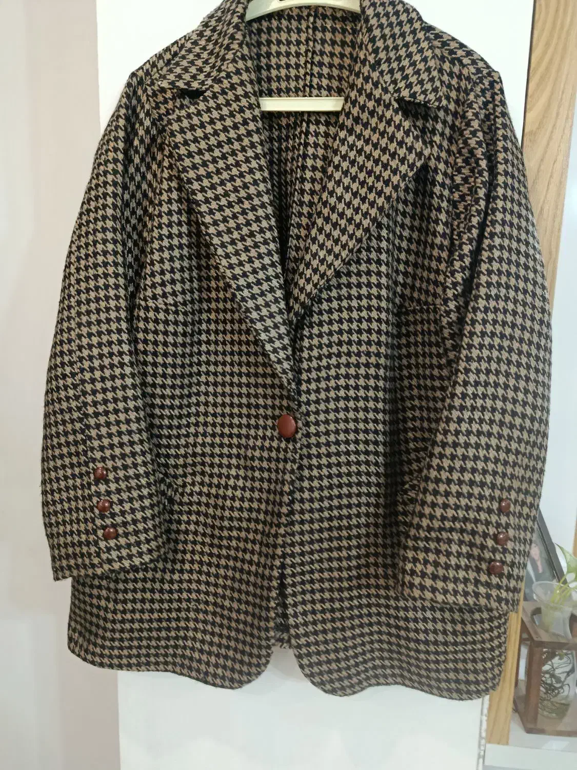 کت زنانه|لباس|رشت, دیانتی|دیوار