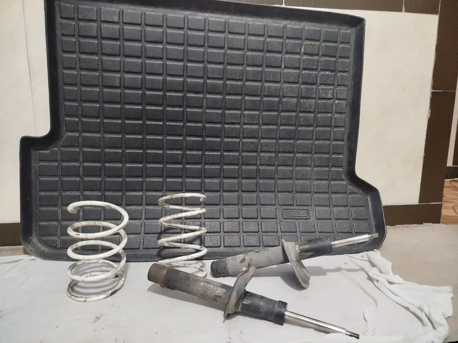 کمک فابریک پژو ۲۰۶درحدنو سالم به شرط.|قطعات یدکی و لوازم جانبی|پاکدشت, شهرک امام رضا|دیوار