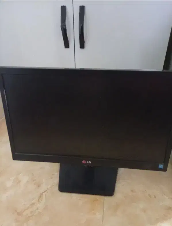 pc ساده|رایانه رومیزی|میانه, |دیوار