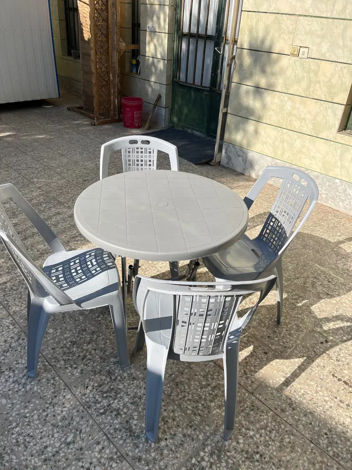 میز صندلی تا شو پلاستیکی در حد نو|میز و صندلی غذاخوری|زرند, |دیوار