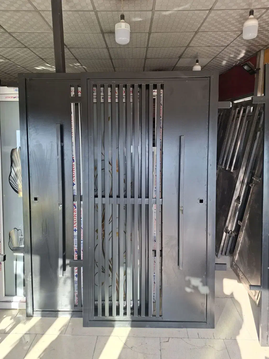 درب آهنی خطی مدرن مشکی|مصالح و تجهیزات ساختمان|مشهد, نوید|دیوار