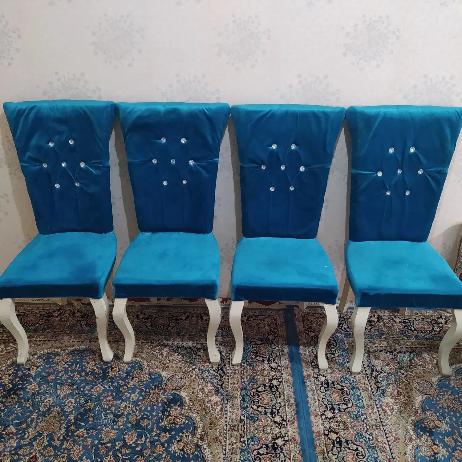 چهار عدد صندلی|میز و صندلی غذاخوری|کبودرآهنگ, |دیوار