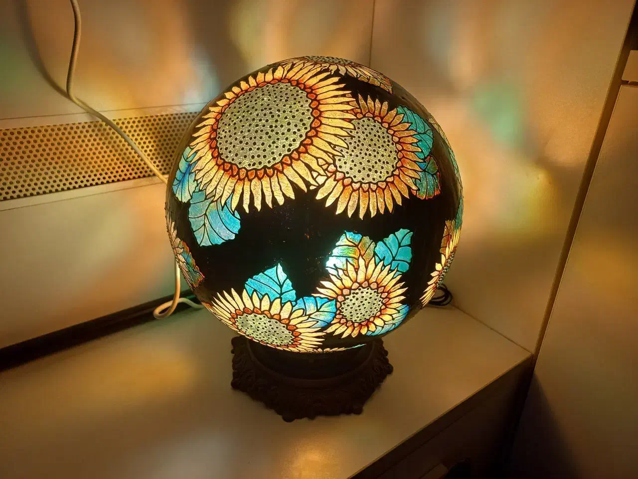 آباژور گوی بزرگ با قطر 40 دست ساز و نایاب و یونیک|چراغ خواب و آباژور|ساری, |دیوار