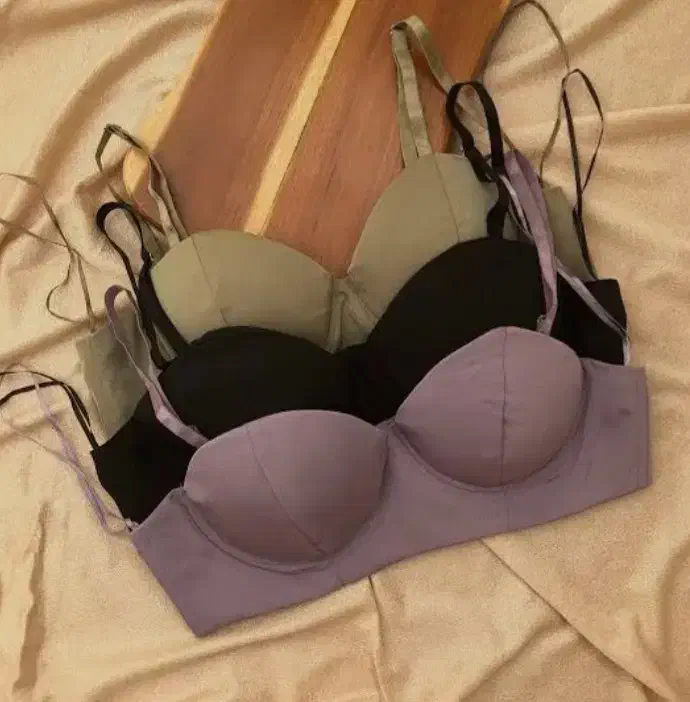 سوتین|لباس|رشت, بازار|دیوار