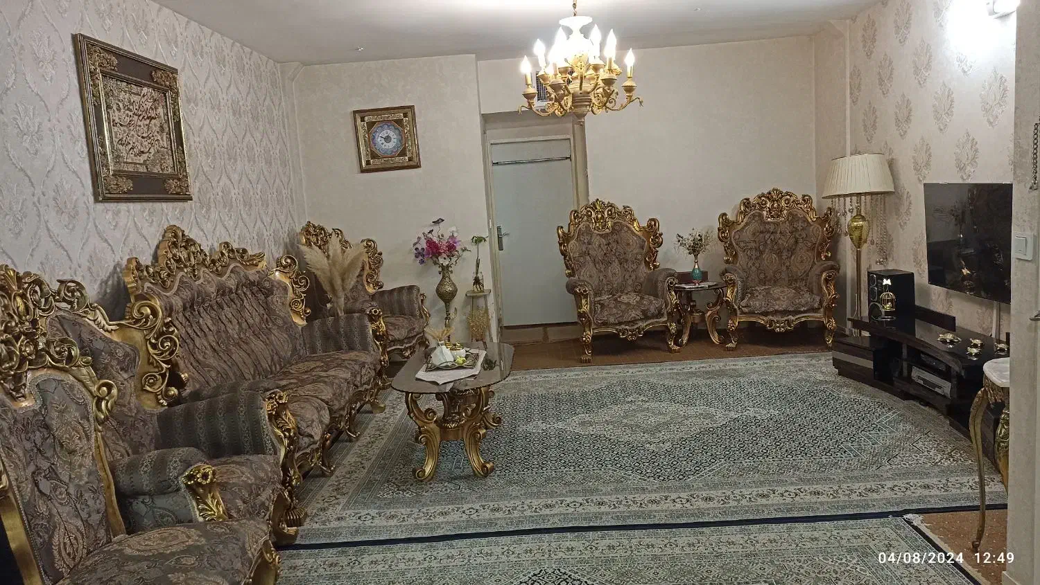 مبل ۹ نفره سلطنتی همراه میزوسط و دوعسلی|مبلمان خانگی و میز عسلی|ری, شهادت|دیوار