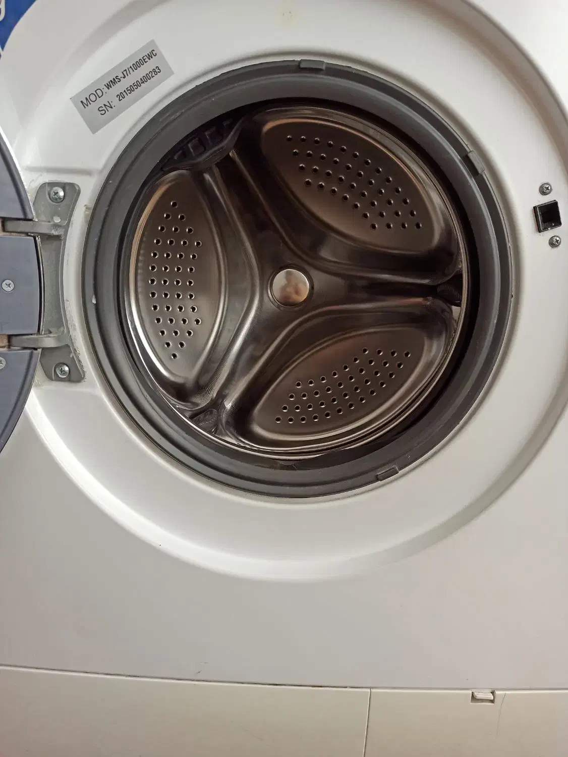 ماشین لباسشویی ۷ کیلویی|ماشین لباسشویی و خشک‌کن لباس|اراک, |دیوار