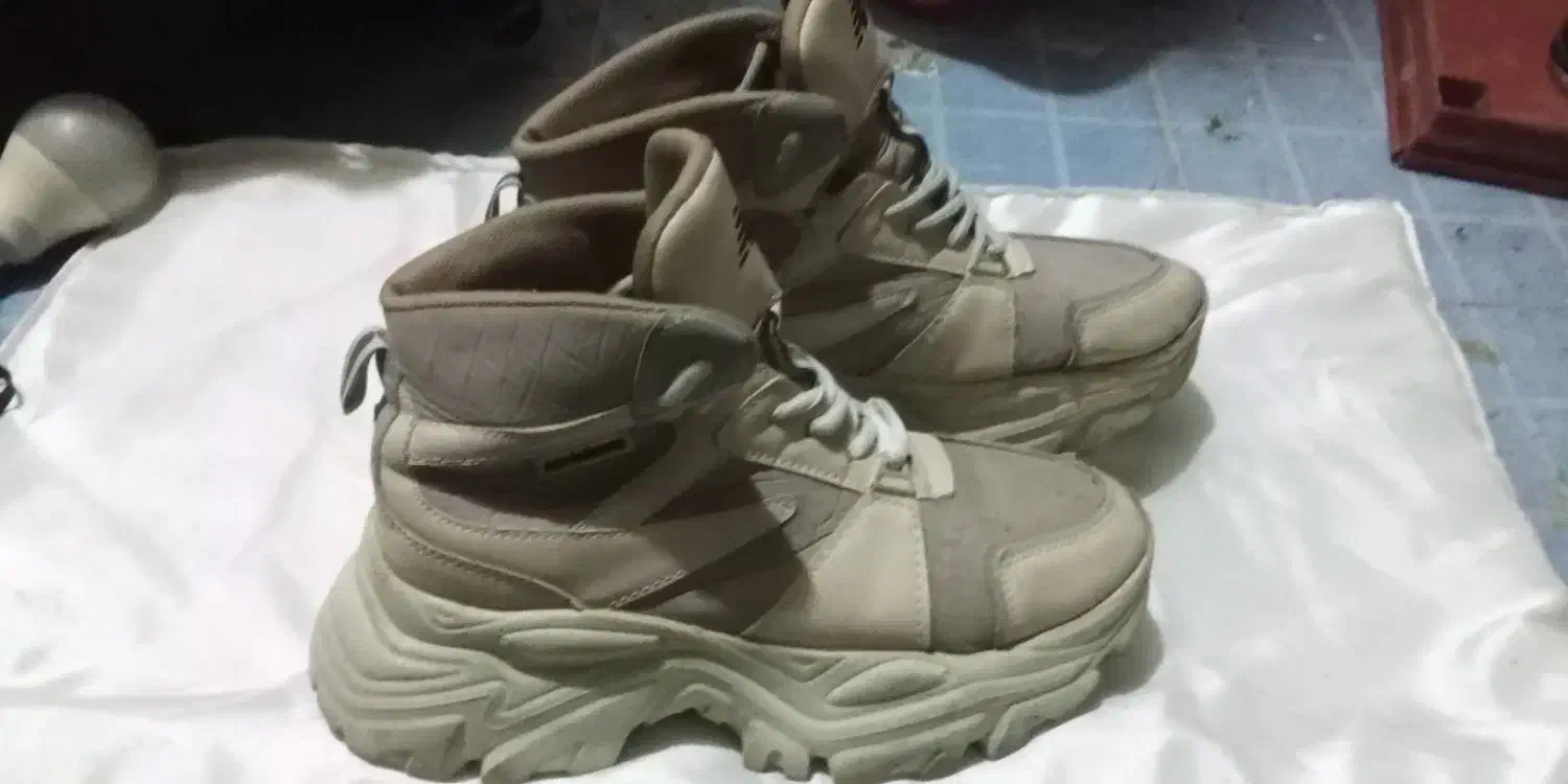 چندعددکفش اسپورت و چرمی|کیف، کفش، کمربند|شیراز, پانصد دستگاه ارتش|دیوار