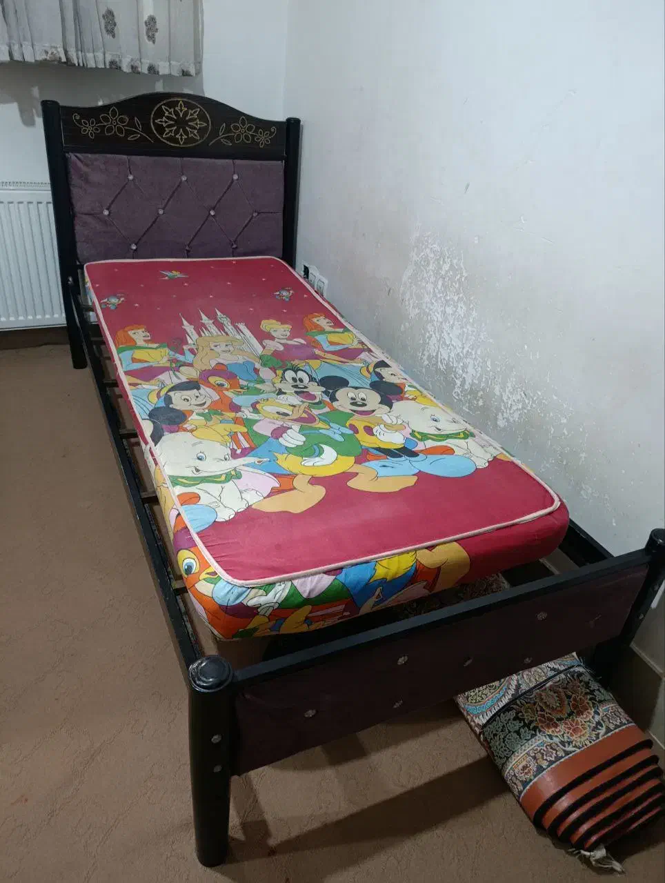 تخت یکنفره با تشک تمیز و سالم|تخت و سرویس خواب|فولادشهر, مسکن مهر فولادشهر|دیوار