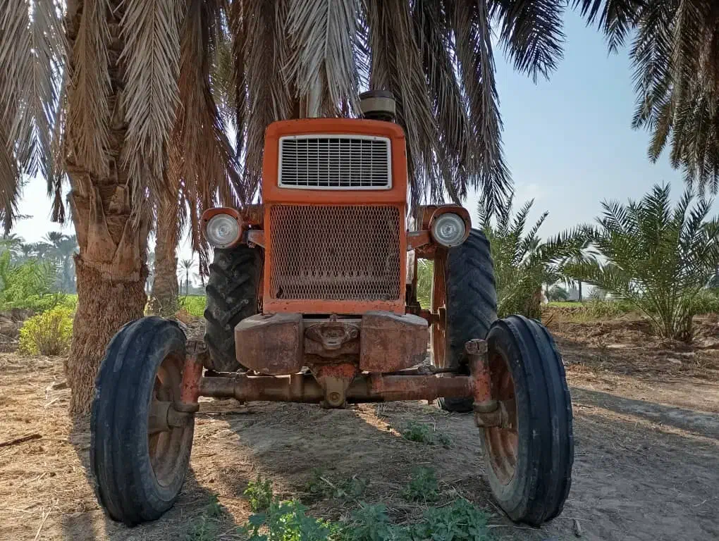 تراکتور|خودرو سنگین|شمیل, |دیوار