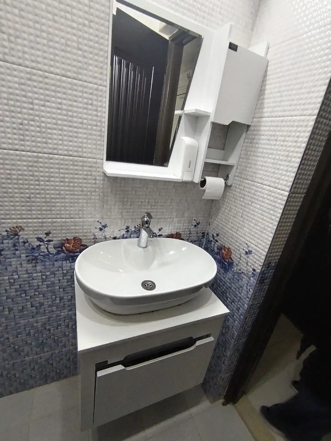 ست روشویی و آینه|لوازم سرویس بهداشتی|شیراز, کوی وحدت|دیوار