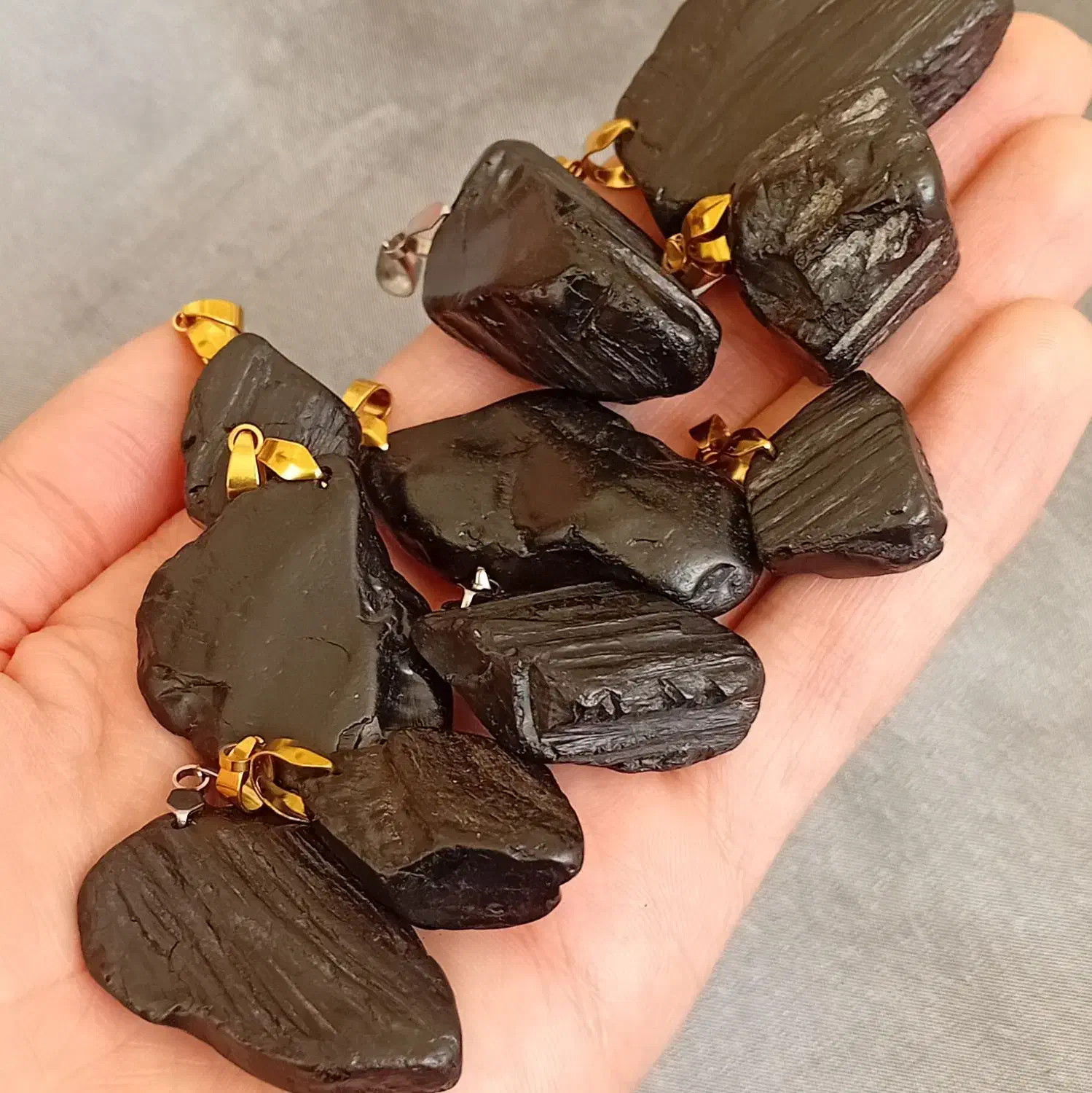 آویز های سنگ شبق یا شوه اصل با کیفیت تضمینی|جواهرات|سهند, |دیوار