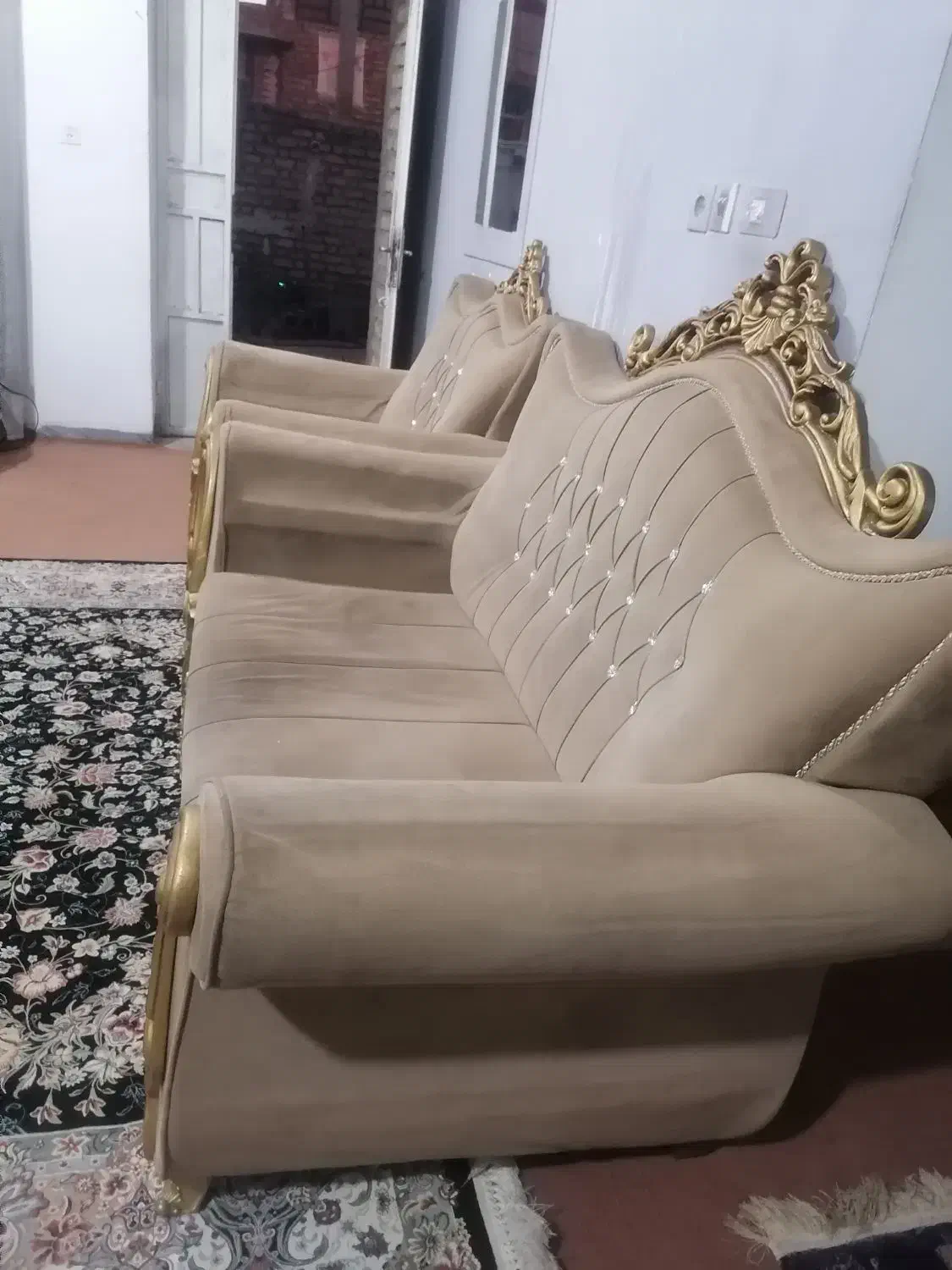 مبل 7 نفره شتری همراه با گلمیز و اباژور|مبلمان خانگی و میز عسلی|شیراز, مسلم|دیوار