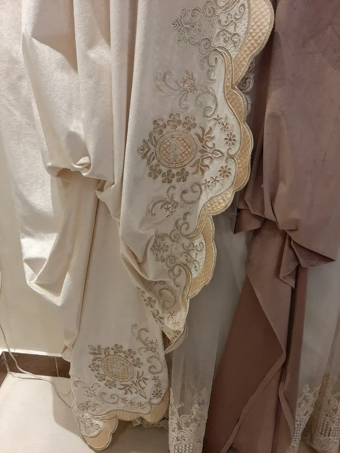 پرده|پرده، رانر، رومیزی|تهران, هروی|دیوار