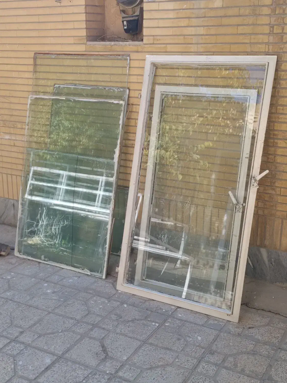 درب پنجره و شیشه|حراج|شاهینشهر, شهرک گلدیس|دیوار