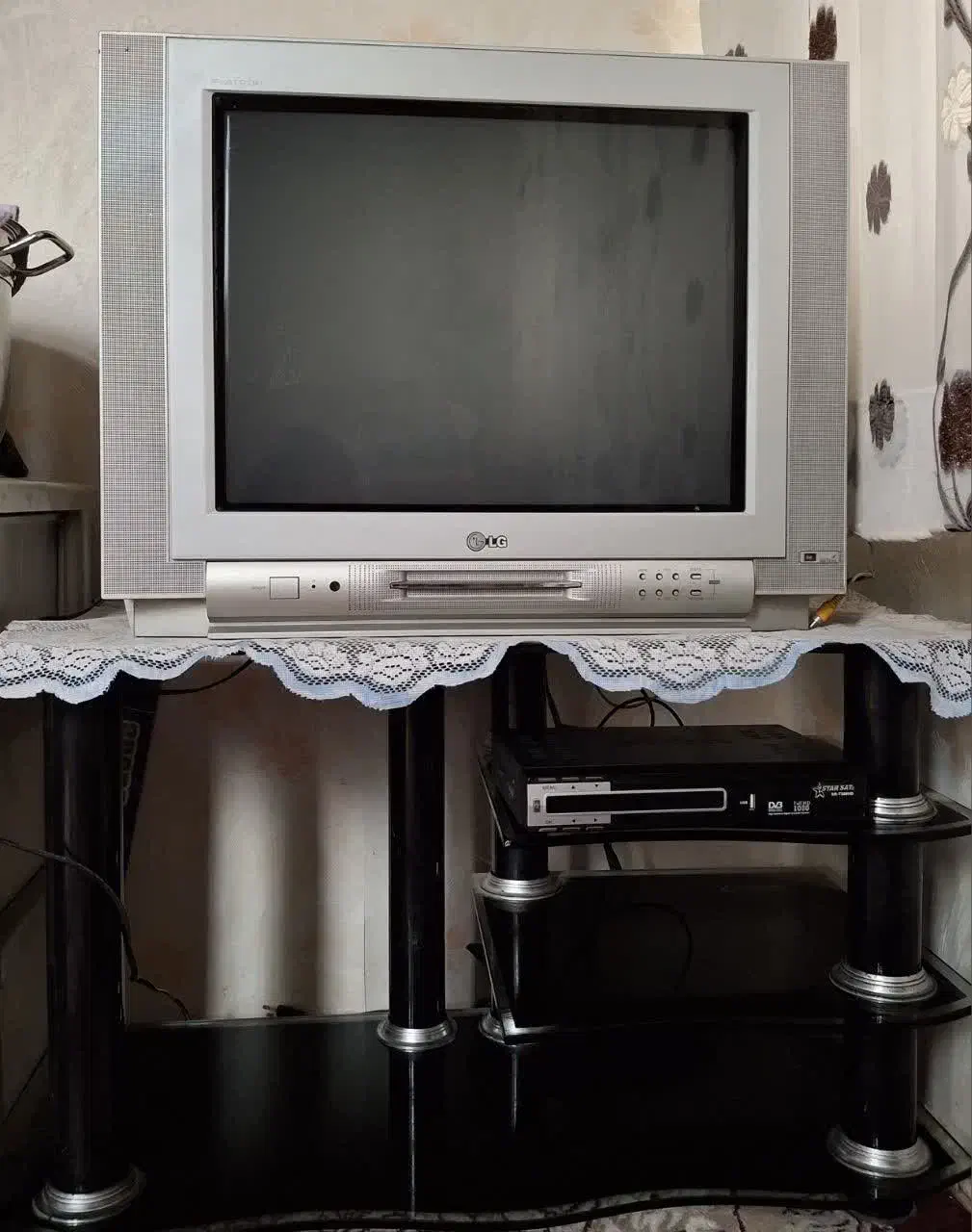 فروش تلویزیون ۲۱اینچ الجی ودستگاه دیجیتال ومیز|تلویزیون و پروژکتور|بابل, |دیوار