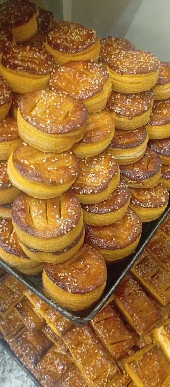 کارگاه قنادی سردرود نفرساده و نون پز نیازمندیم|استخدام خدمات فروشگاه و رستوران|تبریز, |دیوار