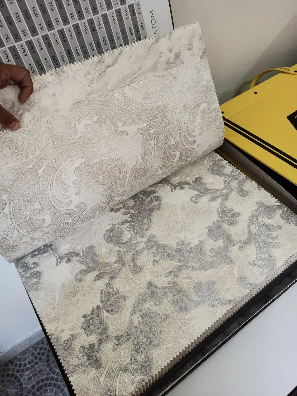 کاغذ دیواری با طرح ، جنس و قیمت های متنوع|مصالح و تجهیزات ساختمان|ایلام, |دیوار