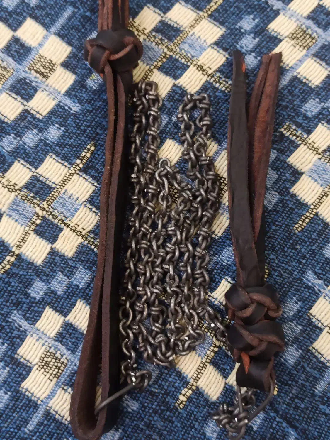 زنجیر سیمی|اسب و تجهیزات اسبسواری|ابریشم, |دیوار